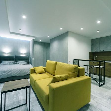 Hotrent City Deluxe Kyiv Exterior photo