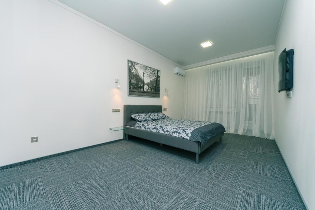 Hotrent City Deluxe Kyiv Exterior photo