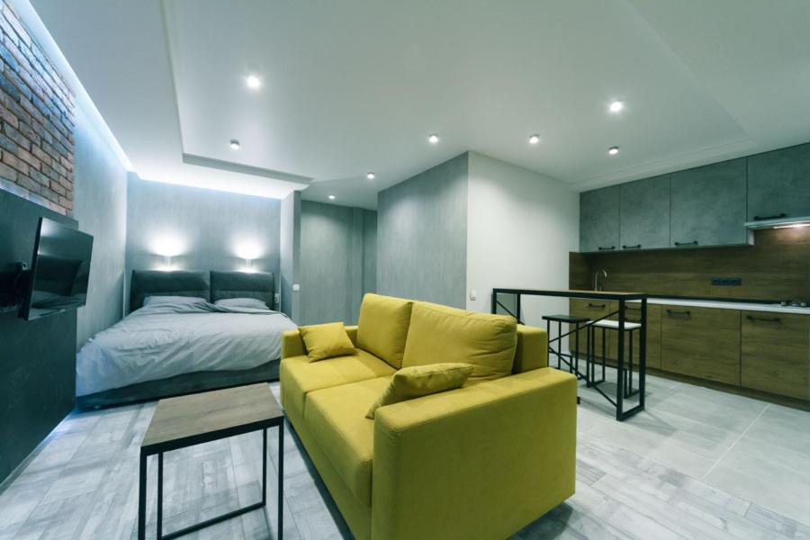 Hotrent City Deluxe Kyiv Exterior photo