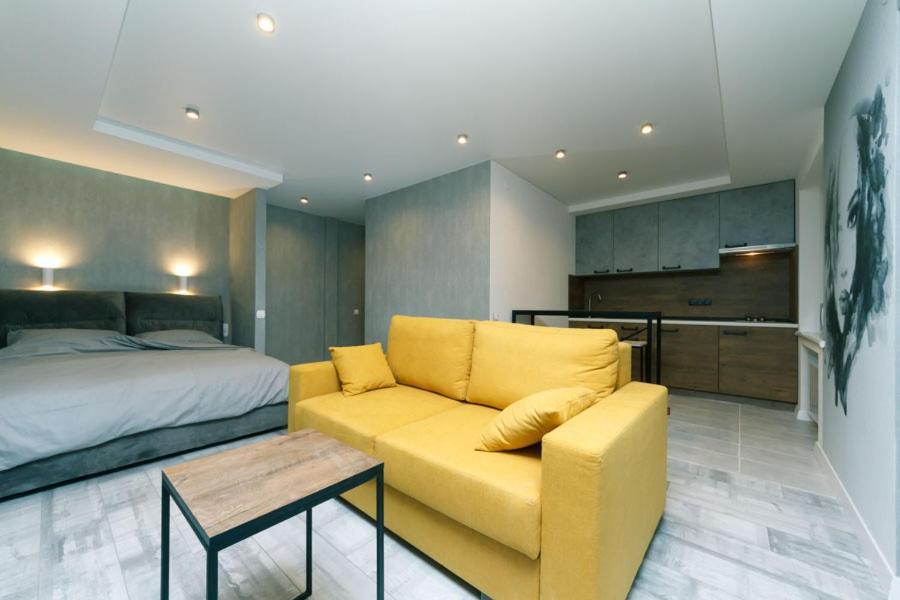 Hotrent City Deluxe Kyiv Exterior photo